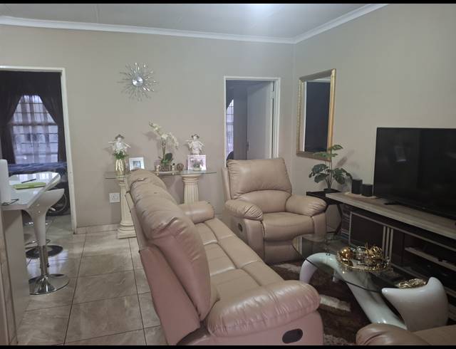2 BEDROOM APARTMENT FOR SALE IN COMMERCIA